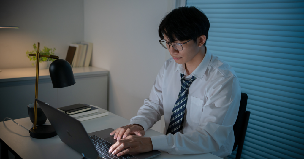 كيف غيّرت التقنية طريقة تفكيرنا وحياتنا اليومية دون أن نشعر؟