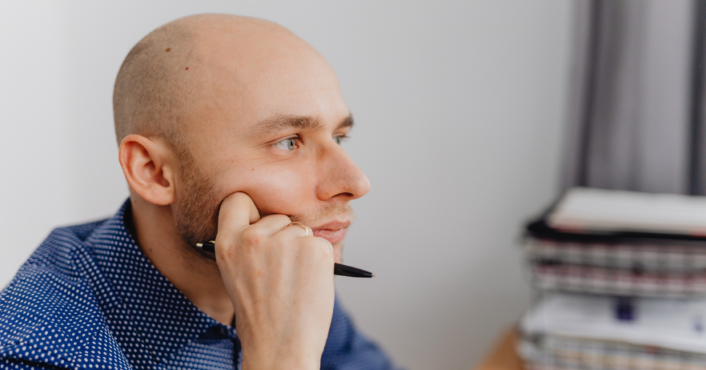 التفكير العميق في عصر السرعة: لماذا أصبح نادرًا وكيف نستعيده؟